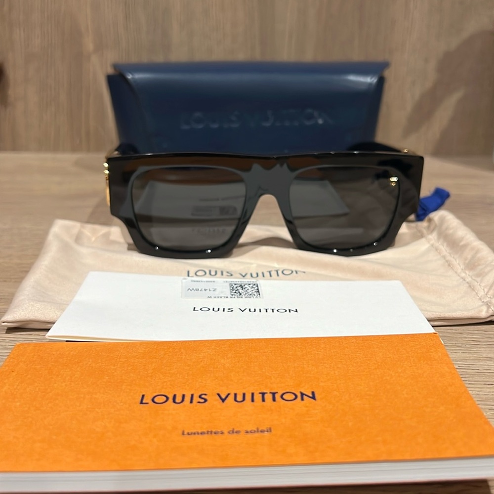 Louis Vuitton LV Link Square Sunglasses